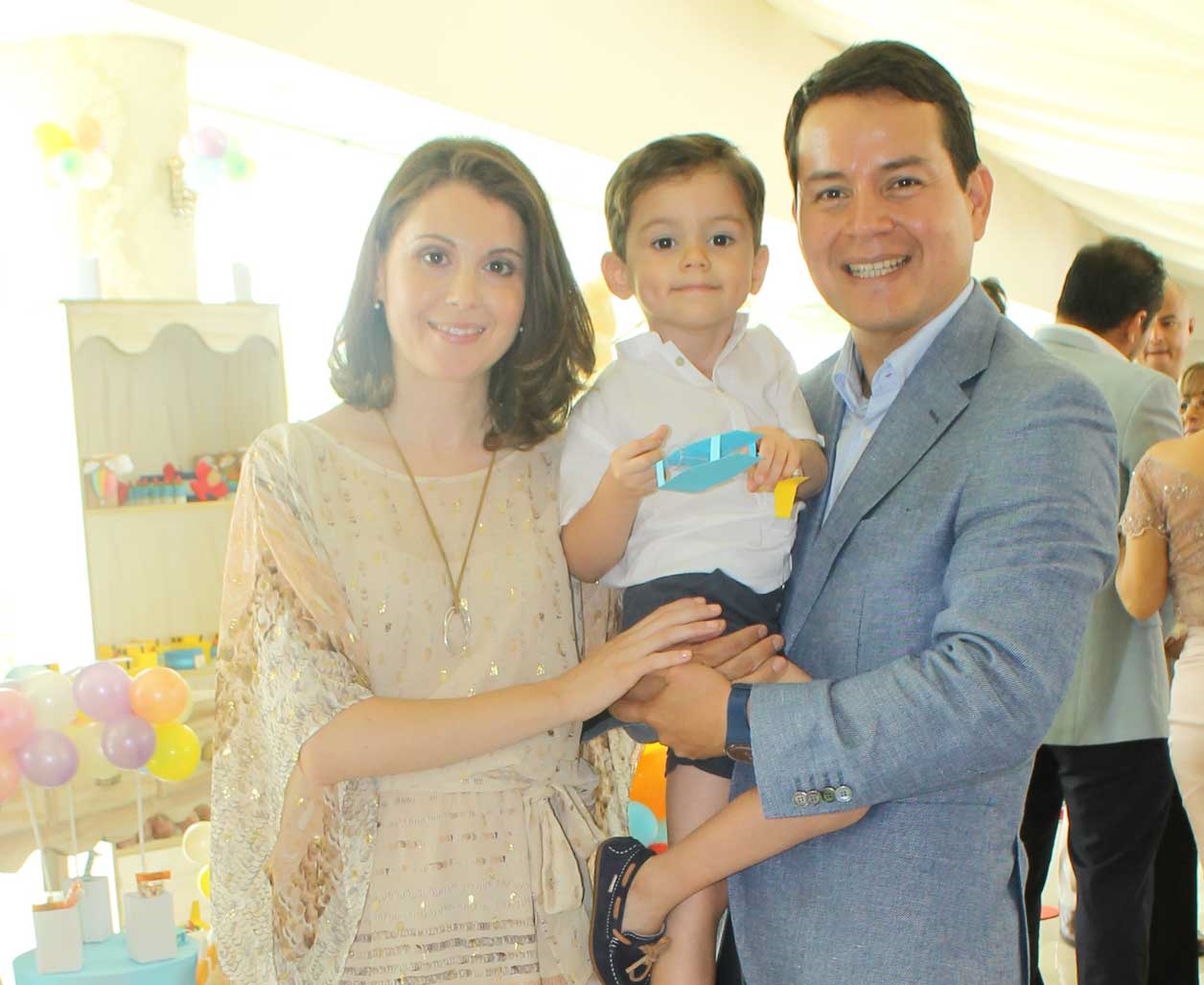 Héctor con sus papás Lidia y Roberto
