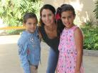 Juliana con sus hijos