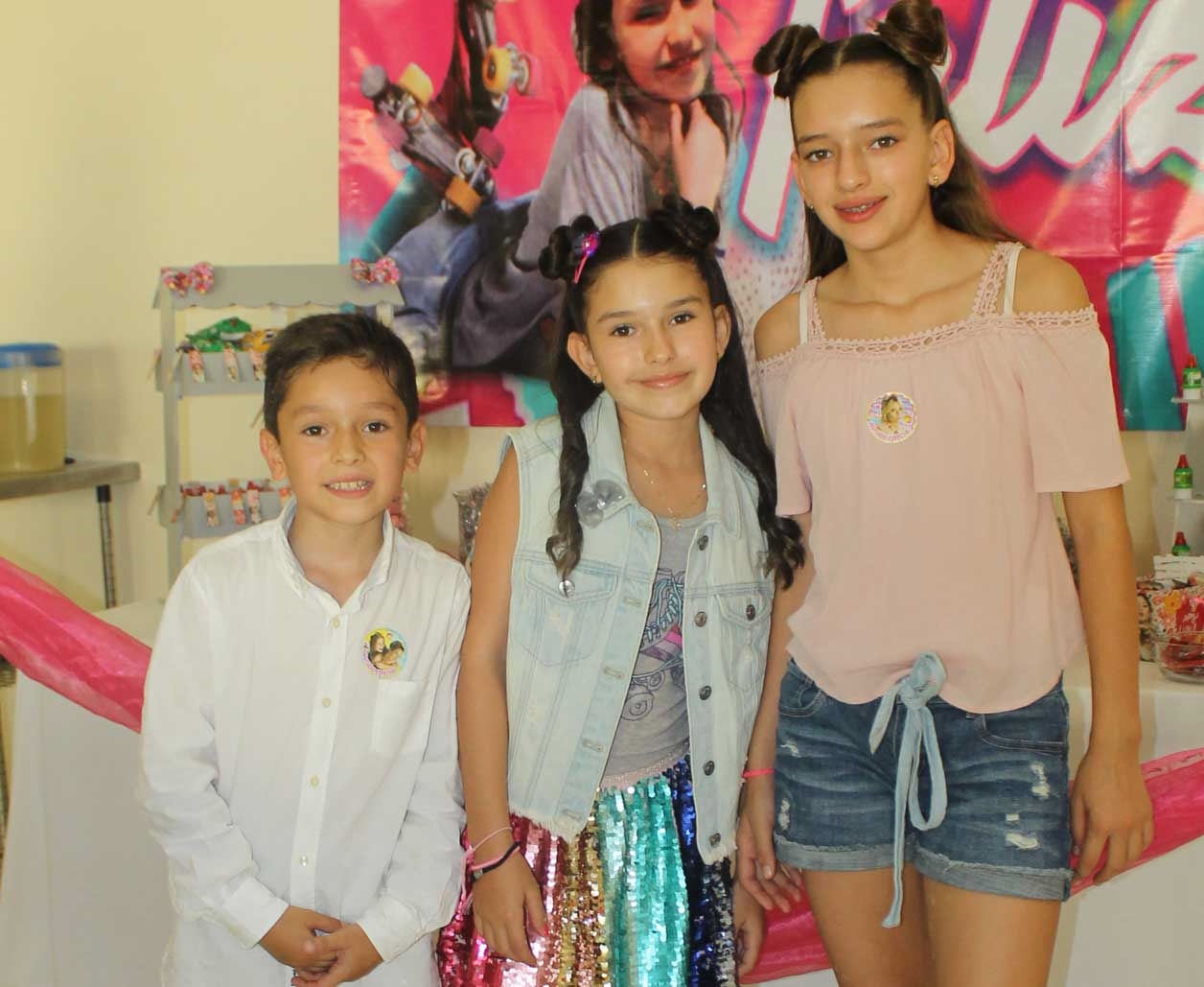Ana Paula con sus hermanos
