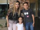 Regina con sus niños