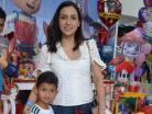 Roxana junto a sus hijos