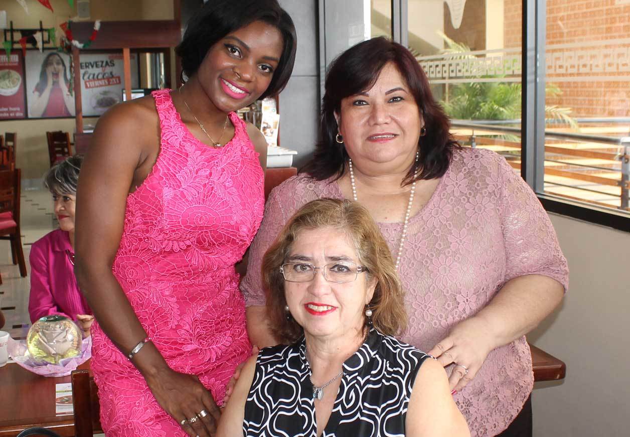 Yanis, Maricarmen y Maria de Lourdes