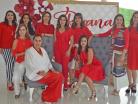 Junto a sus amigas