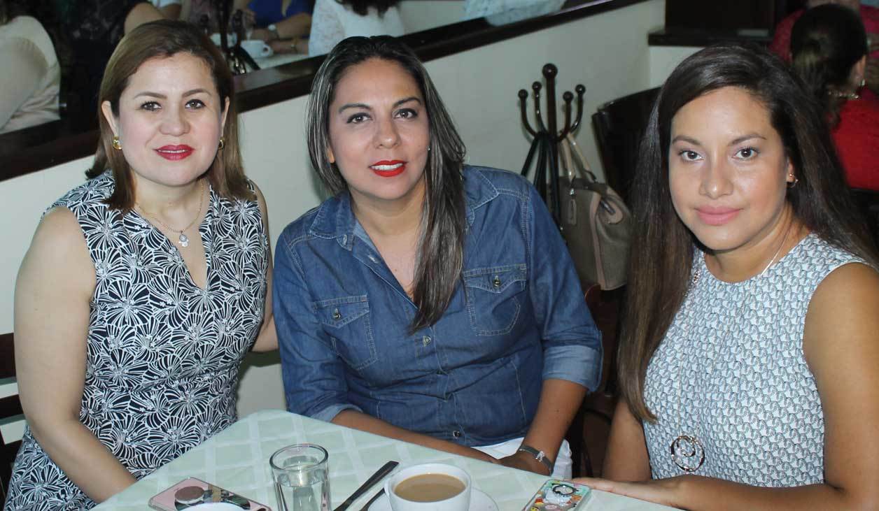 Esmeralda, Renata y Alejandra