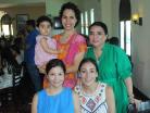Gaby, Sofía, Carmen, Mónica y Pili