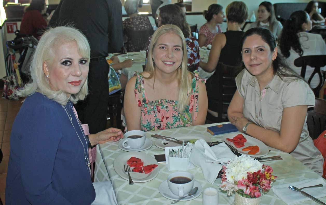 Gladys, Vanesa y Cristina