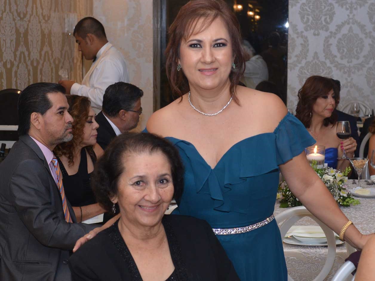Lupita con su mamá
