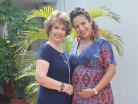Sandra acompañada de su suegra