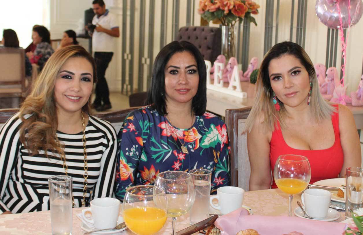 Daniela, Karla y Flor