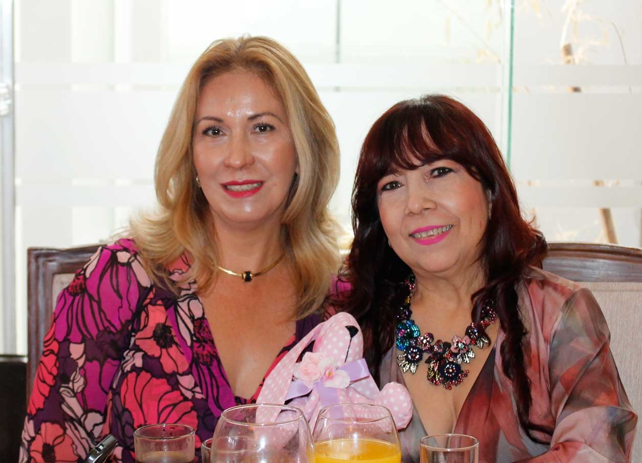 Mónica y Lupita