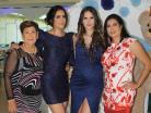 Grecia en compañía de su abuelita, su hermana y su mamá