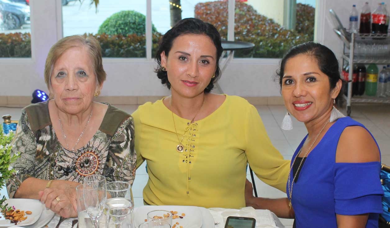 Aide, Vanessa y Dina