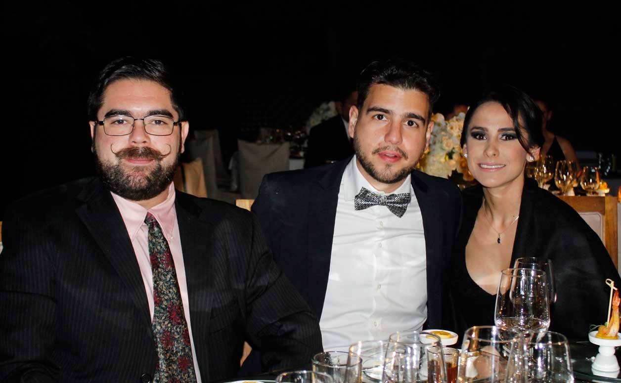Homero, Alfonso y Angélica