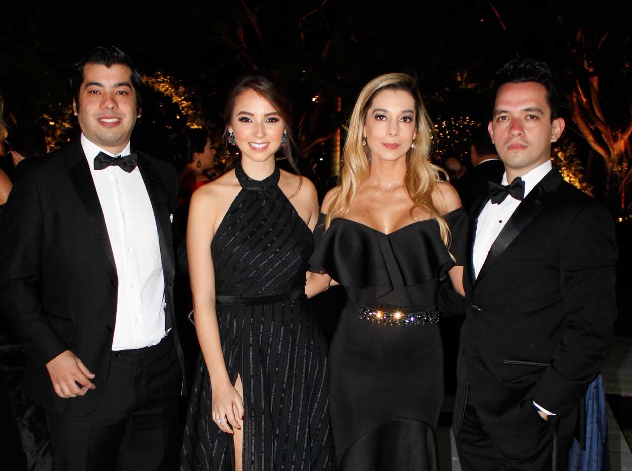 Felices de estar presentes