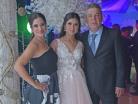 Isabela con sus papás