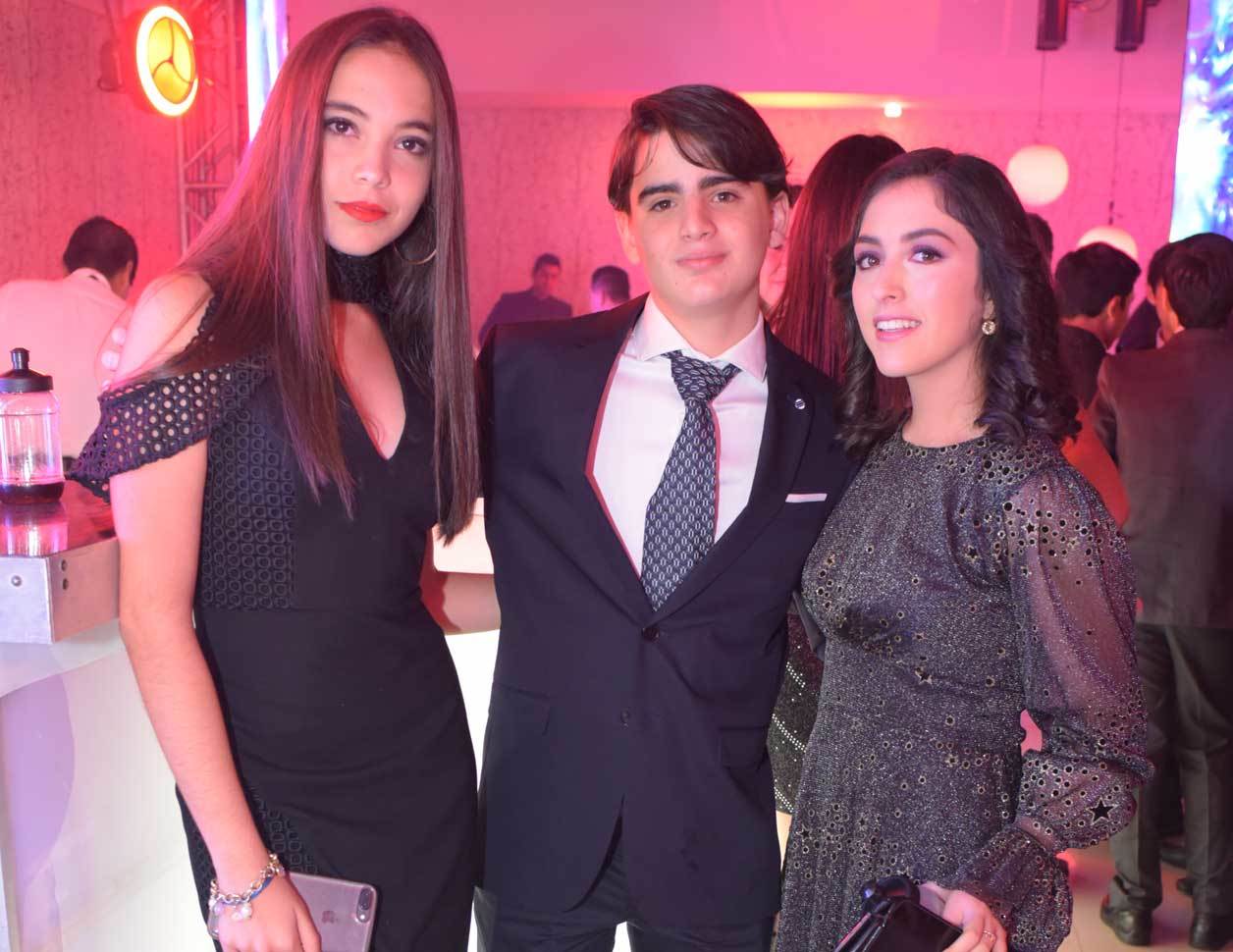 Mari, Iker y Paola
