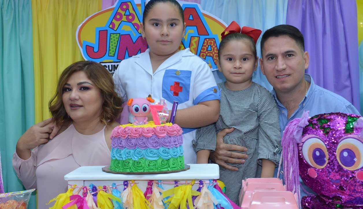Acompañada de su familia