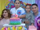 Acompañada de su familia