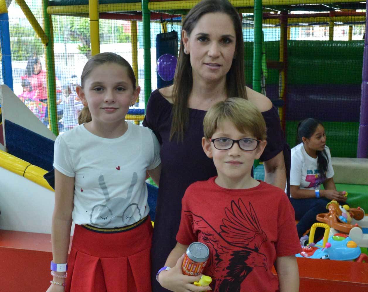 María Pía, Karla y Marianito