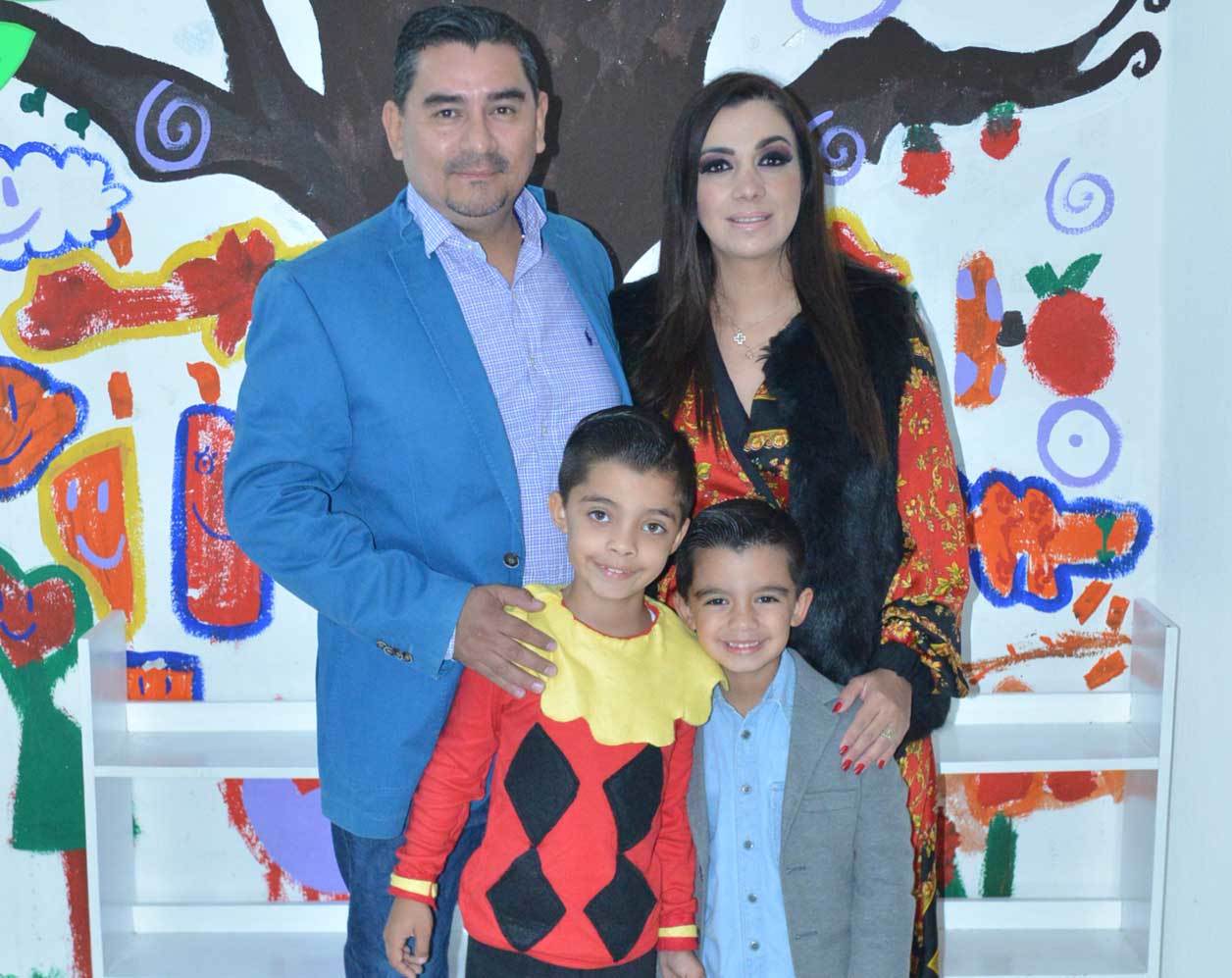 Max con su familia