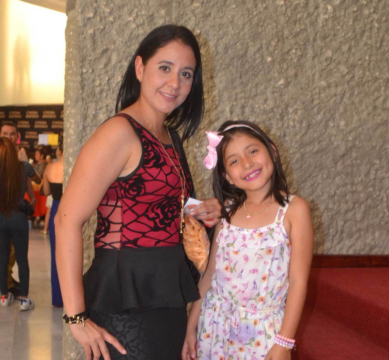 Nancy y Sofía