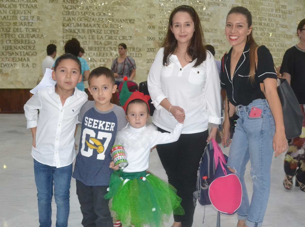 Posaron con mucha emoción