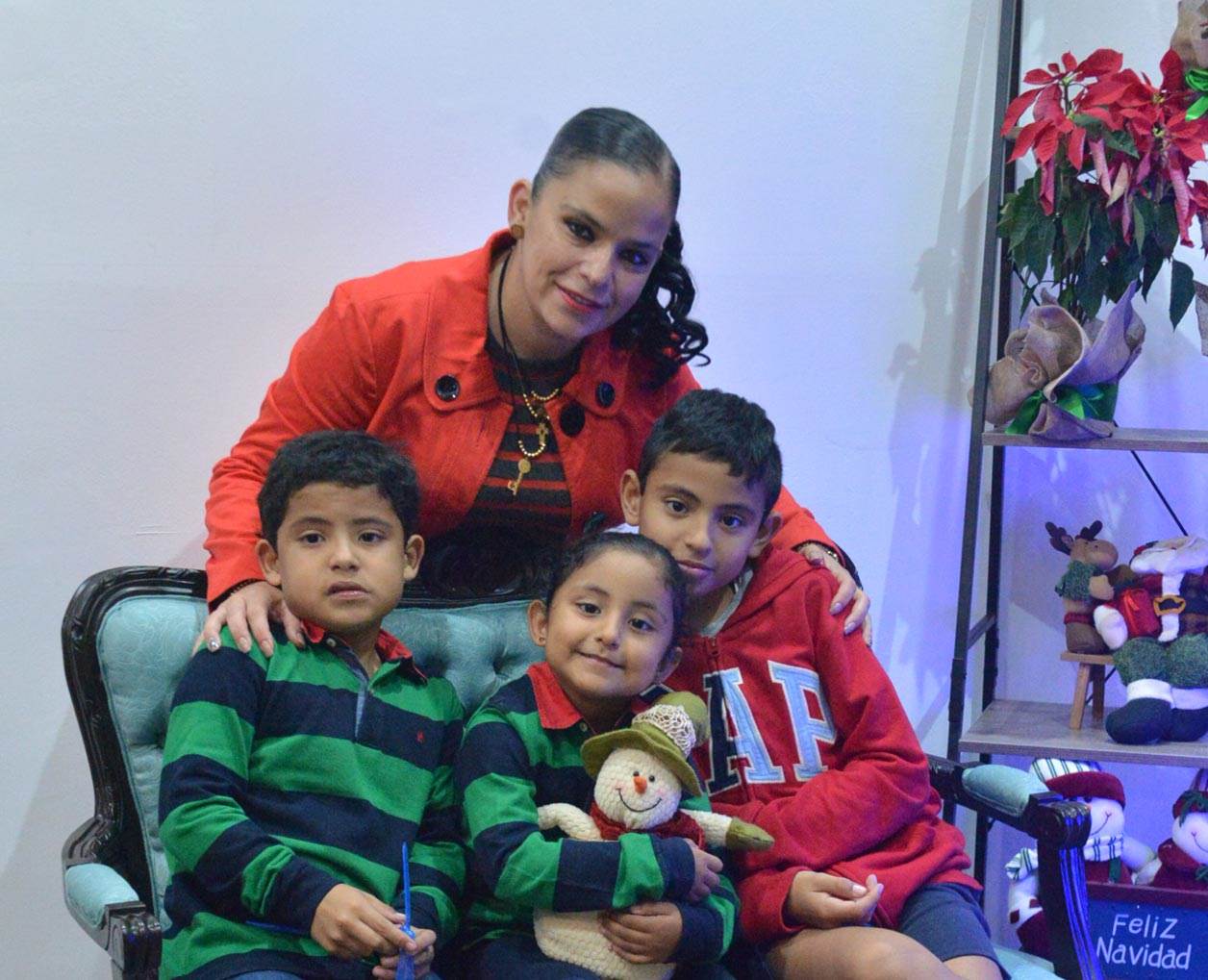 Rossana con sus nin~os