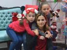 Isabela y María con su mamá