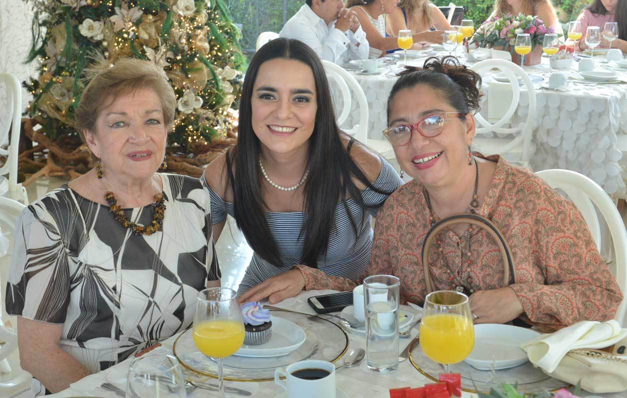 Guadalupe, Eréndira y Claudia