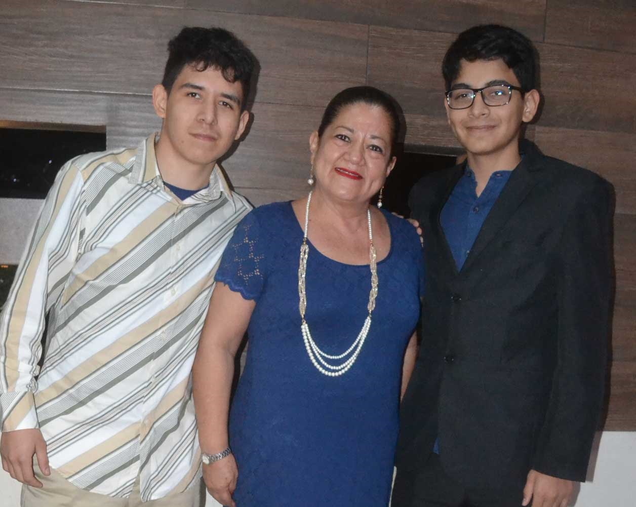 Alejandro, María Eugenia y Javier