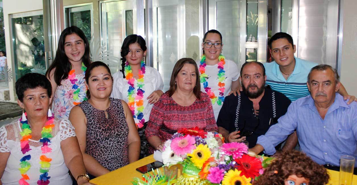 Felices de estar presentes