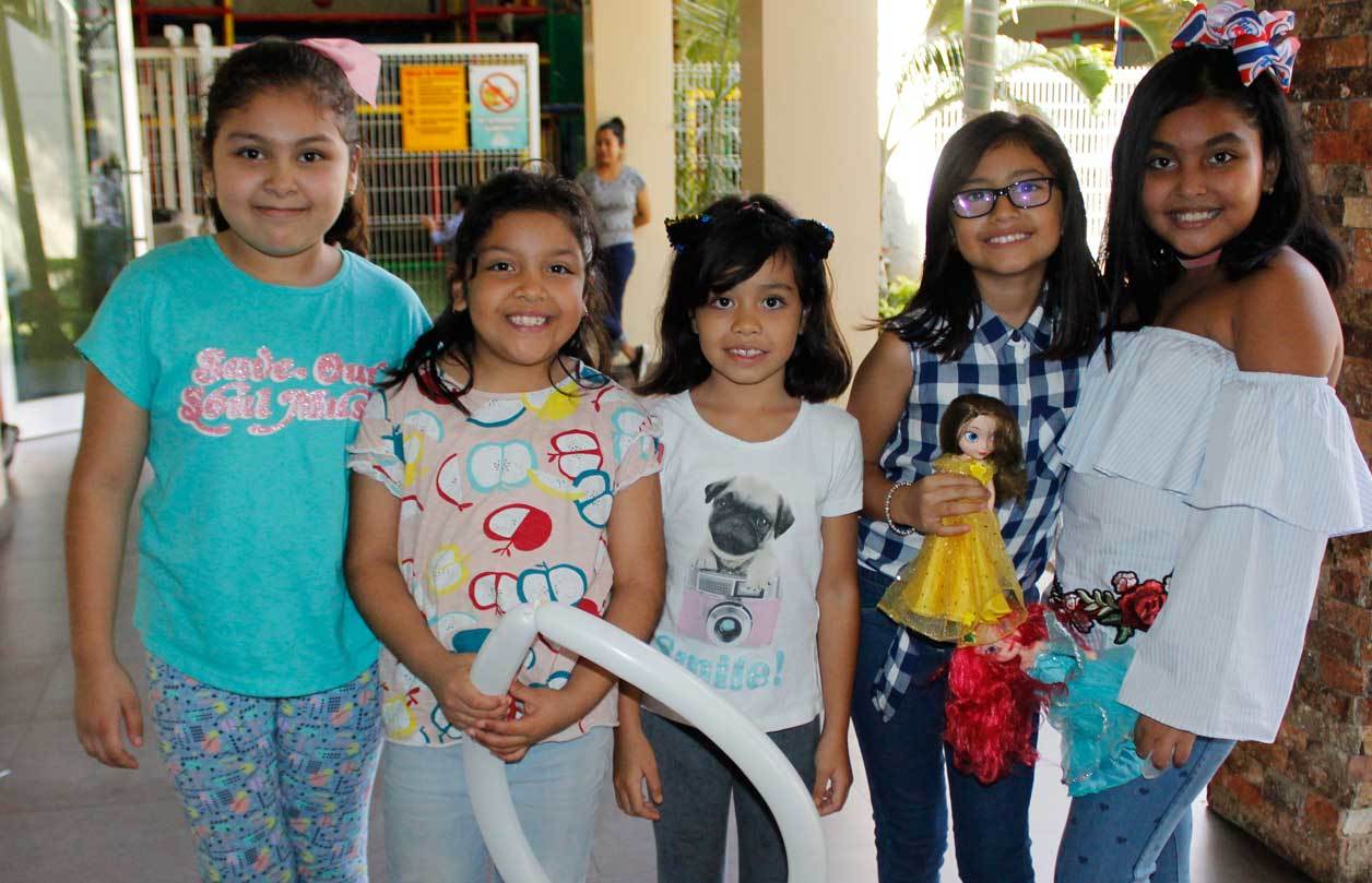 Andrea, Renata, Ana Cristina, Sofía y Marena