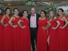 Contentos de acompañar a los novios