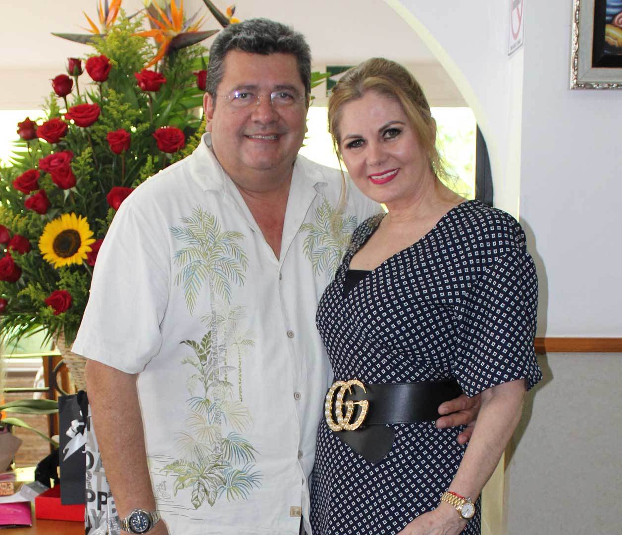 Lupita con su esposo