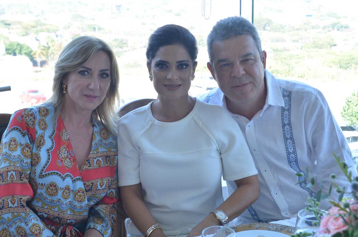 Mari´a y Sofía y Mauricio