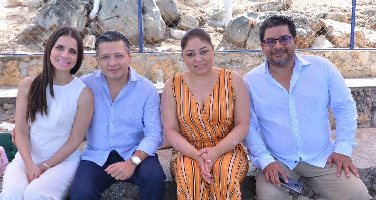 Gaby, Roberto, Paty y Alejandro