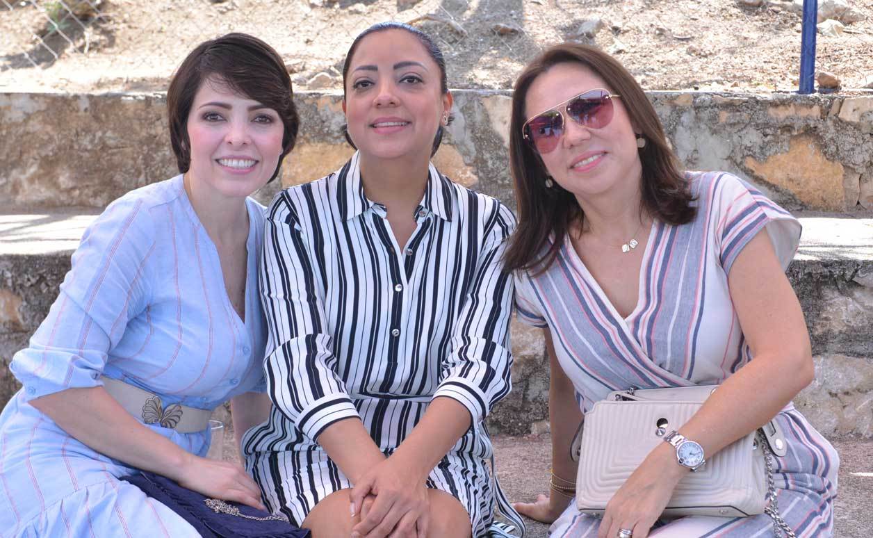 Claudia, Denisse y Ana