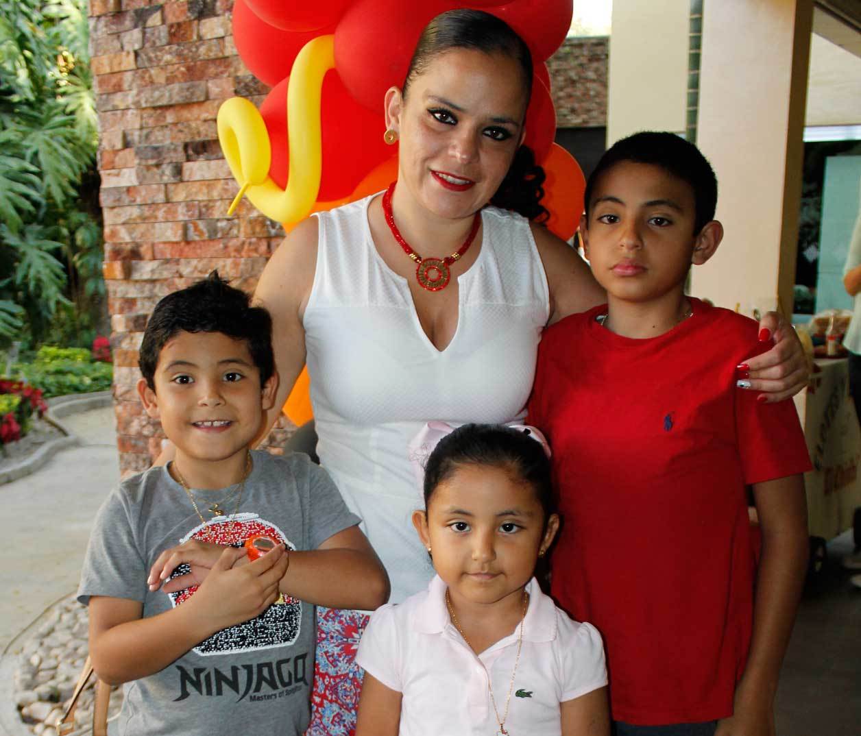 Rossana, Gabriel, Regina y Jorge
