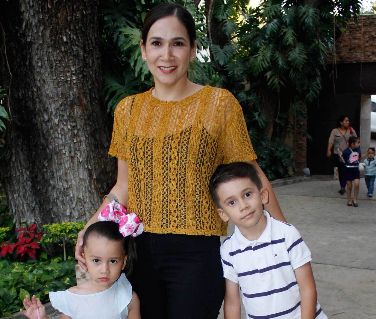 Iliana, Carolina y Alejandro