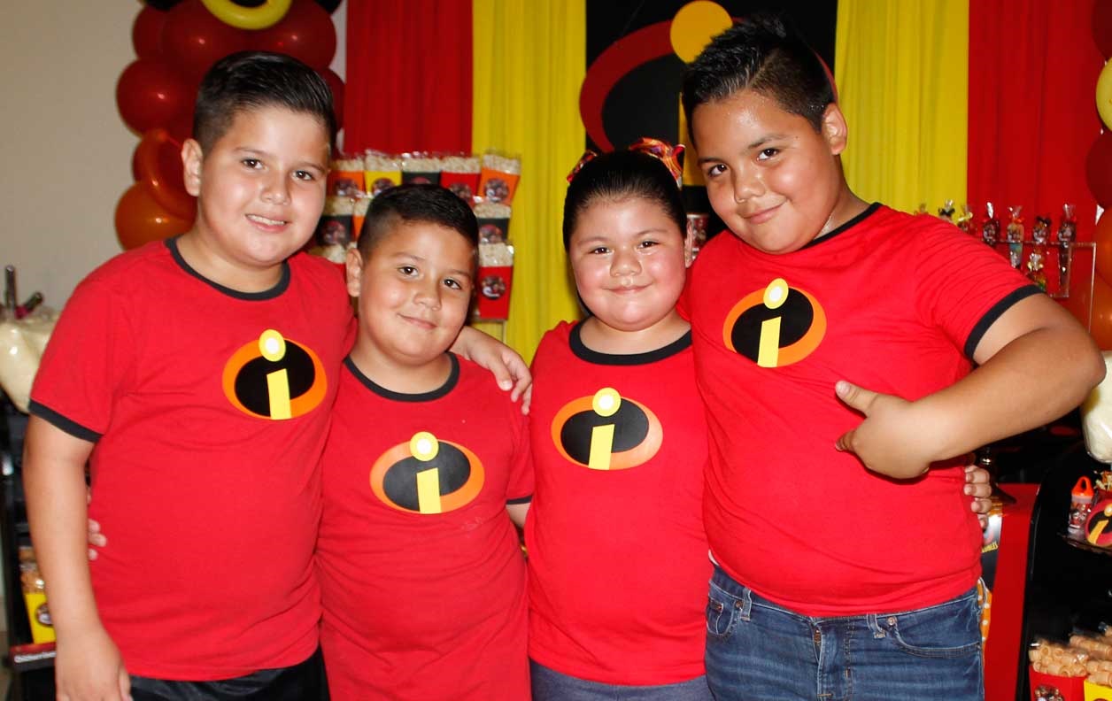 Con sus primos