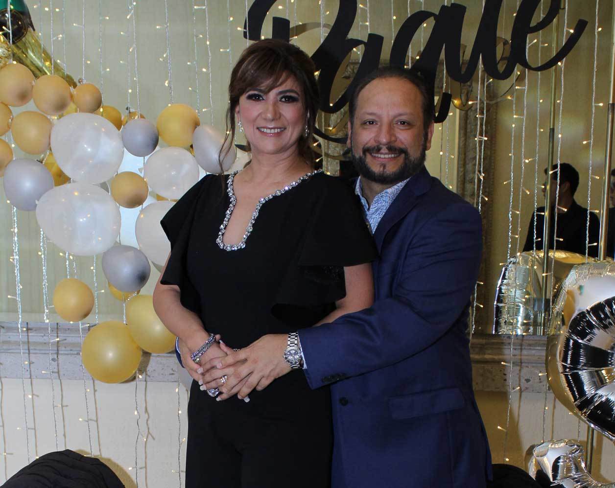 Raquel con su esposo