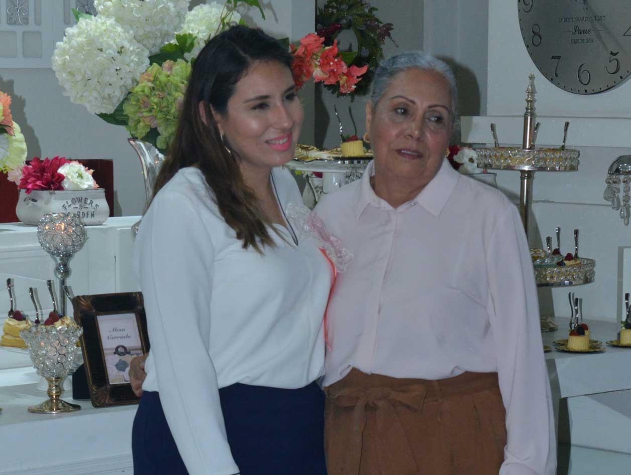 Grissel junto a su mamá