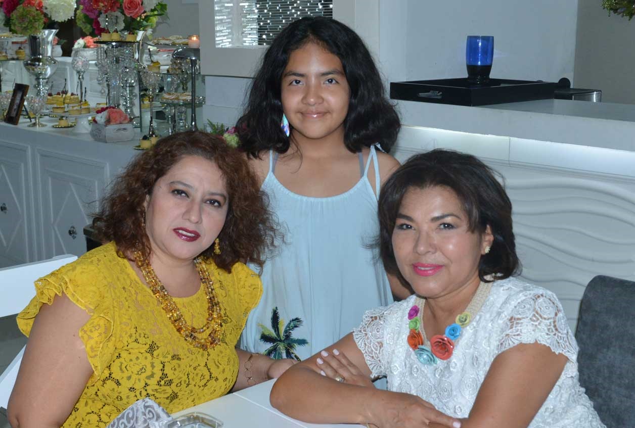 Karina, Mónica y Gladys