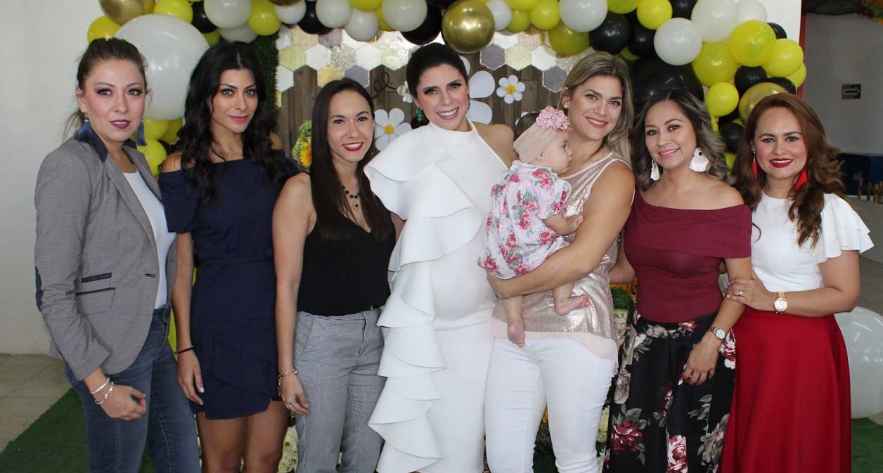 Gladys con sus amigas