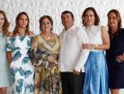 Con su esposo y sus hijas