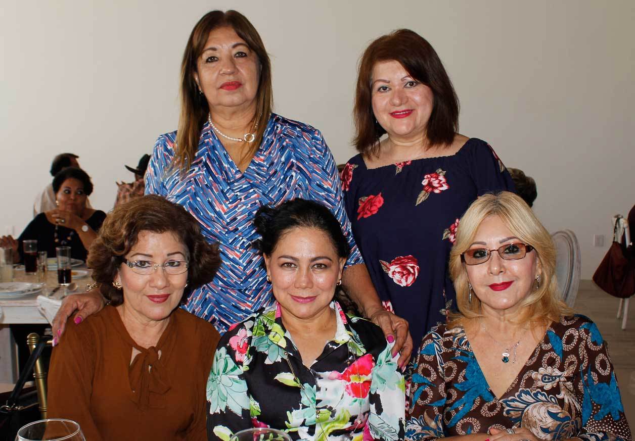 Lorena, Tere, Eli, Chati y Maricela