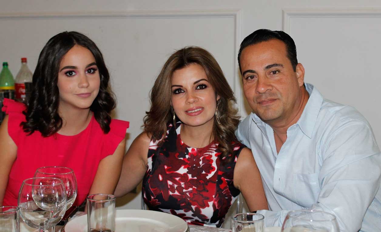 Daniela, Roxana y Martín