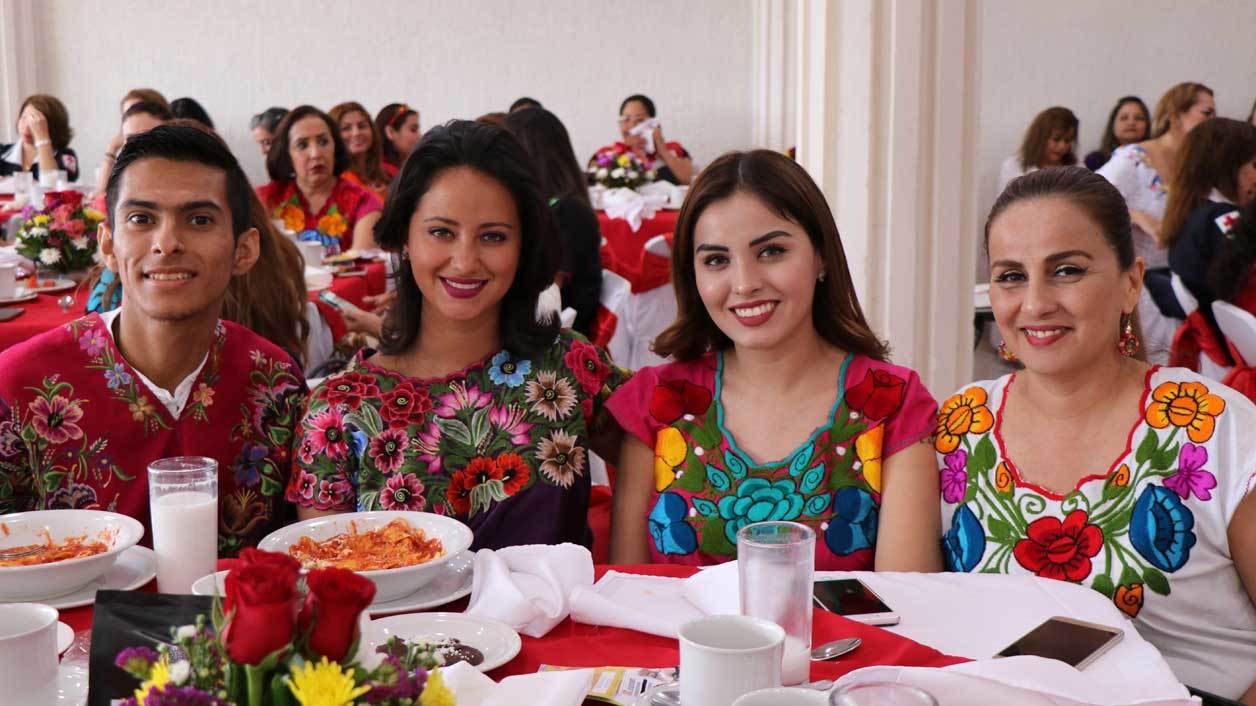 Carlos, Luz, Wendy y Mariela