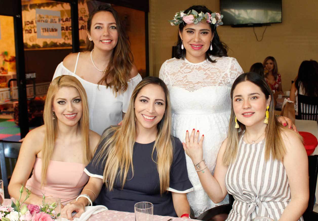 Nuvia, Clara, Romina, Luci´a y Alma
