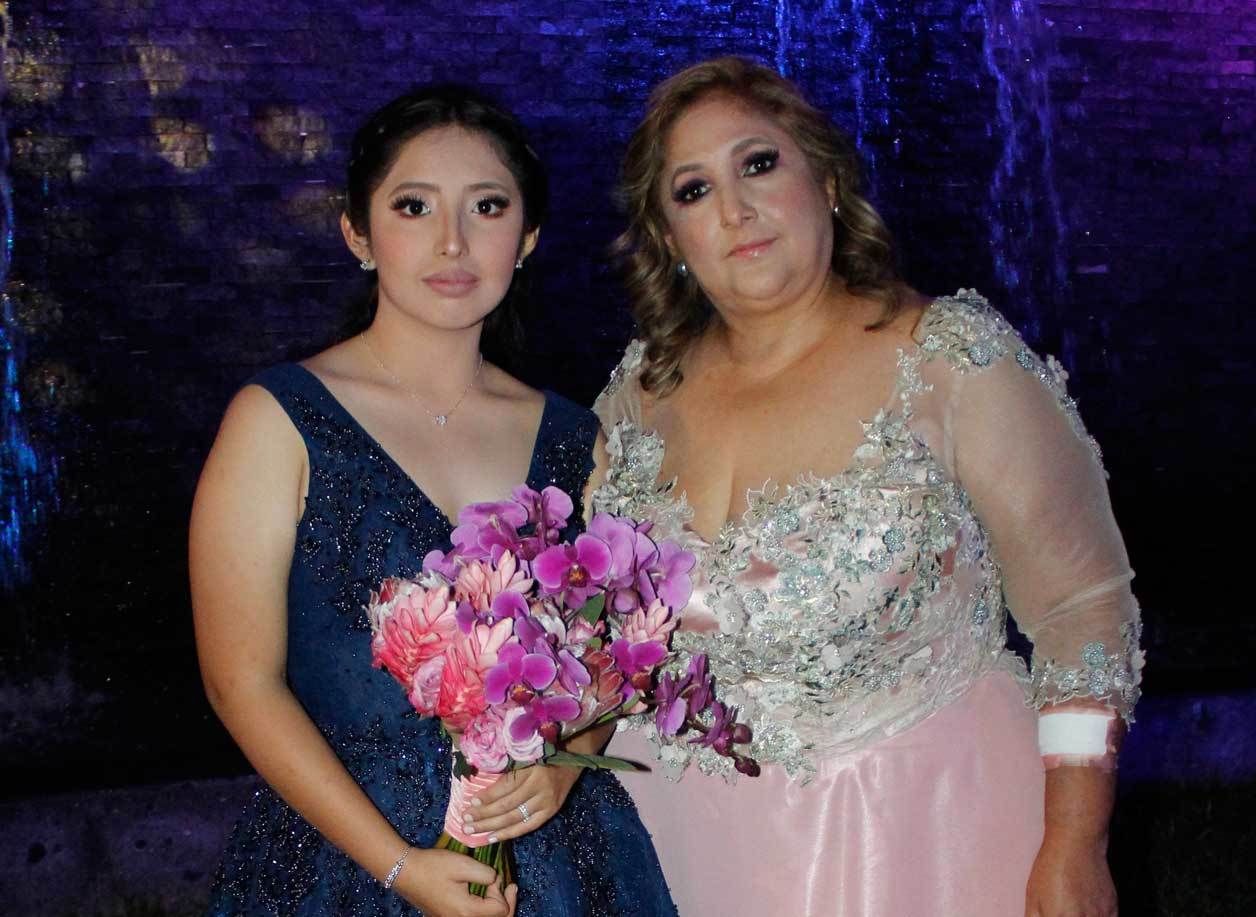 Kinary con su mamá